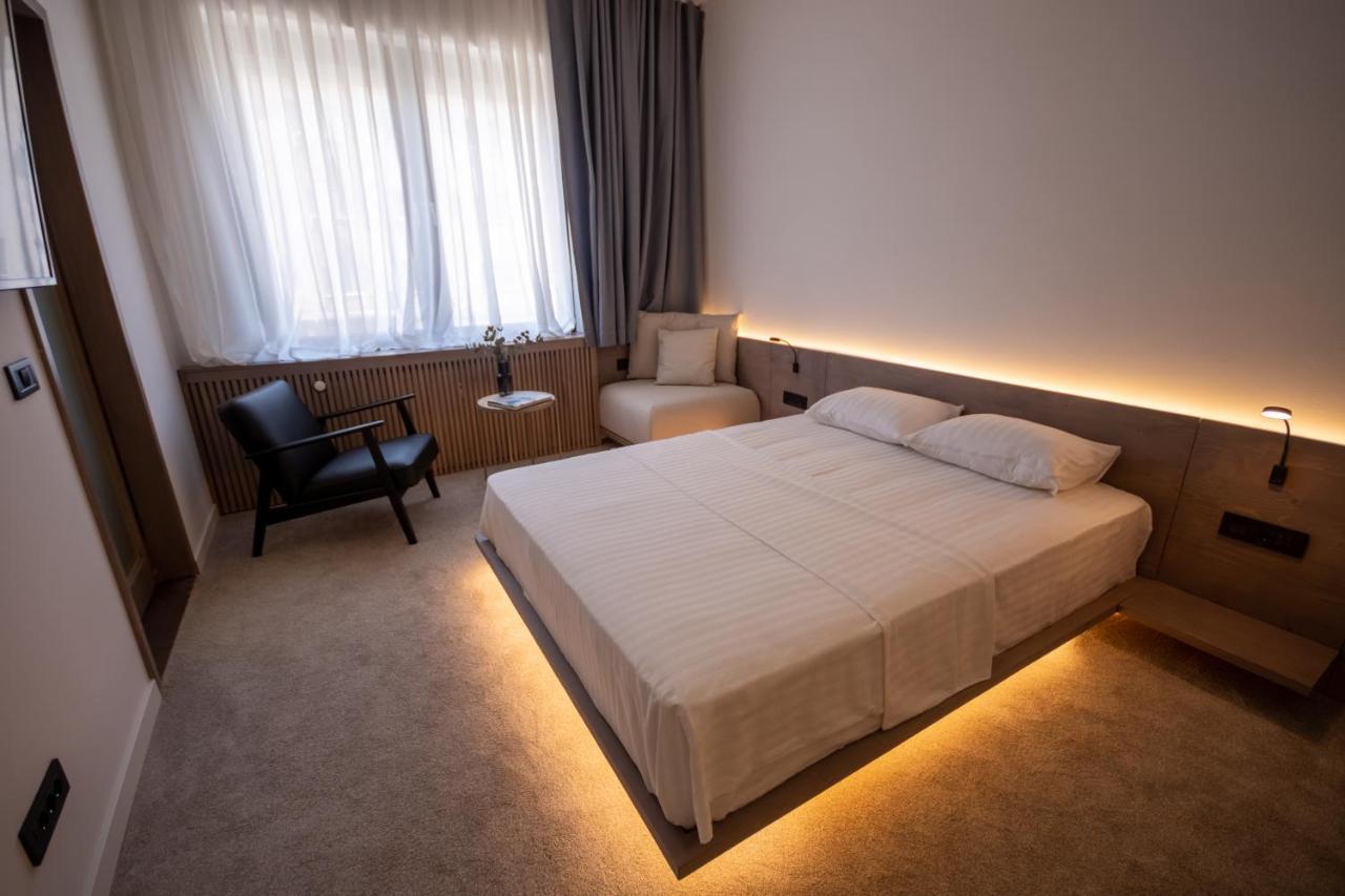 Bloom Suites Pristina Extérieur photo