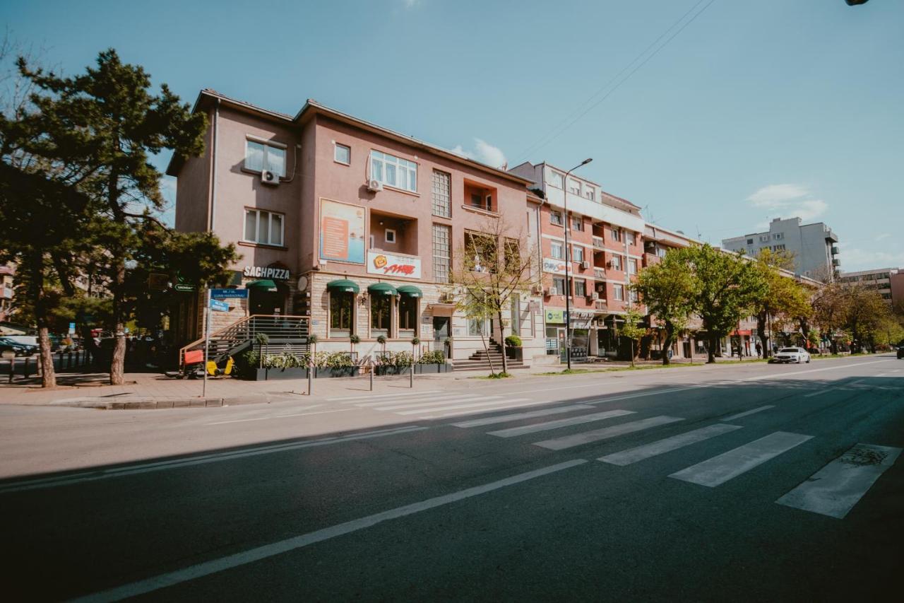 Bloom Suites Pristina Extérieur photo